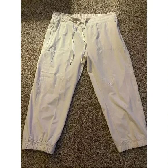 Unipro Women's Mid-Rise Elastic Waist Crop Pants White Size M - Picture 1 of 4